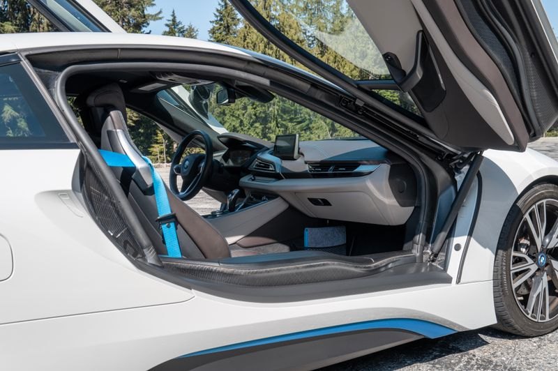 2015 BMW i8 photo 13