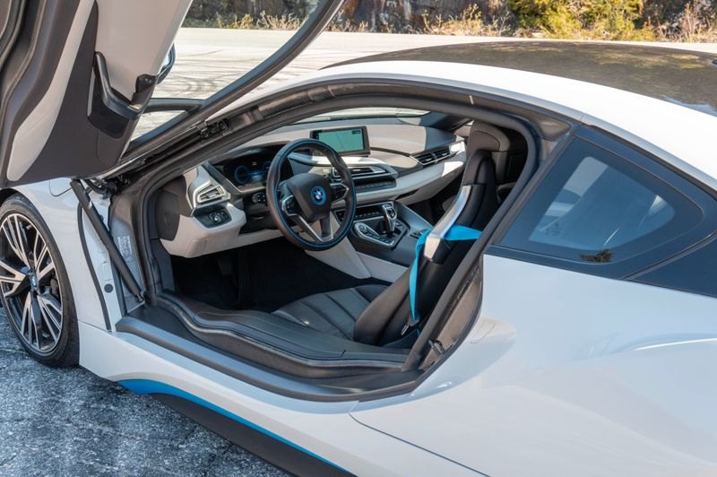 2015 BMW i8 photo 15